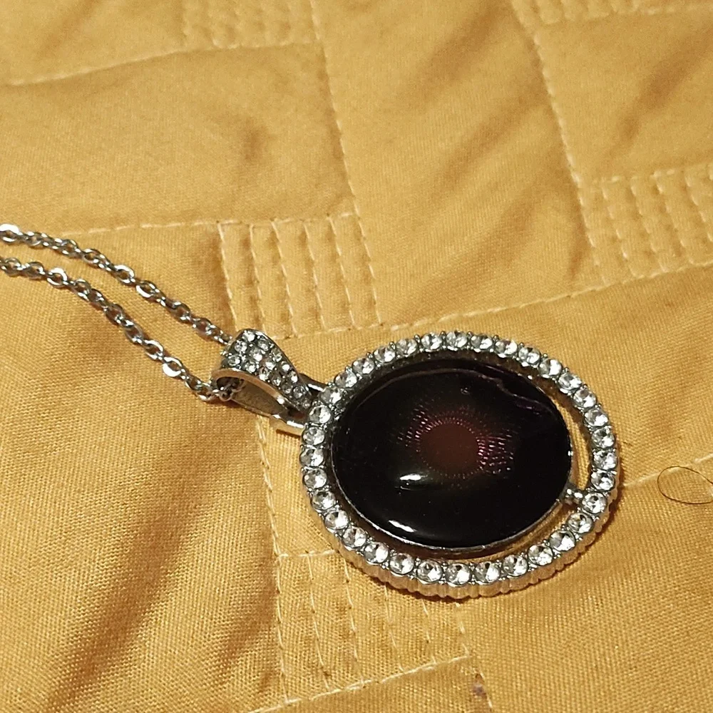 Beautiful eclipse necklace - Picture 7 of 7